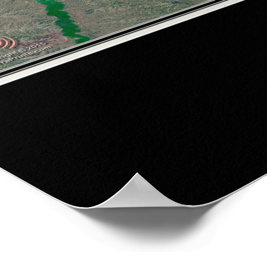 フォートペックレイクモンタナfrom宇宙サテライトアート ポスター (角)