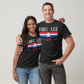 フォートリーレトロヴィンテージが女性に男性の子供を贈る Tシャツ (ユニセックス)