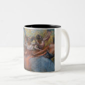 フォーバレリーナonステージ(バレエ) (by Edgar Degas) ツートーンマグカップ (正面右)