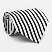 フォーマルな黒く及び白く薄い縦ストライプのタキシード ネクタイ (ロール)