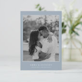 フォーマル ヴィンテージ ダスティーブルー モノグラム ウェディング セーブザデート (スタンド正面)