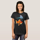 フカヒレ金魚おもしろい水産動物 Tシャツ (正面フル)