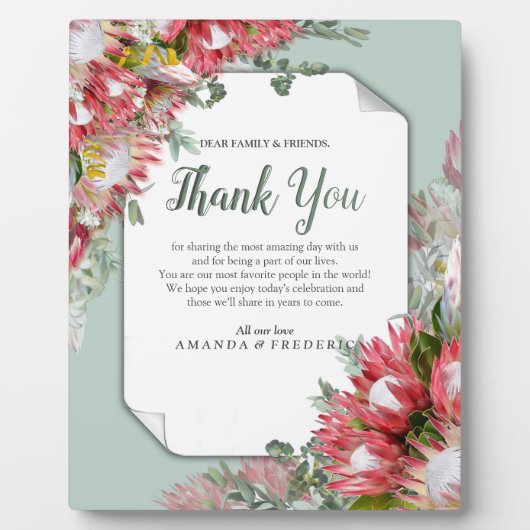 フクシア色のプロテアとグリーン＆ゴールドのリボン フォトプラーク (正面)