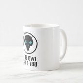 フクロウがあなたを見る – キラキラ目ホラーシャツ – 白 コーヒーマグカップ (正面右)