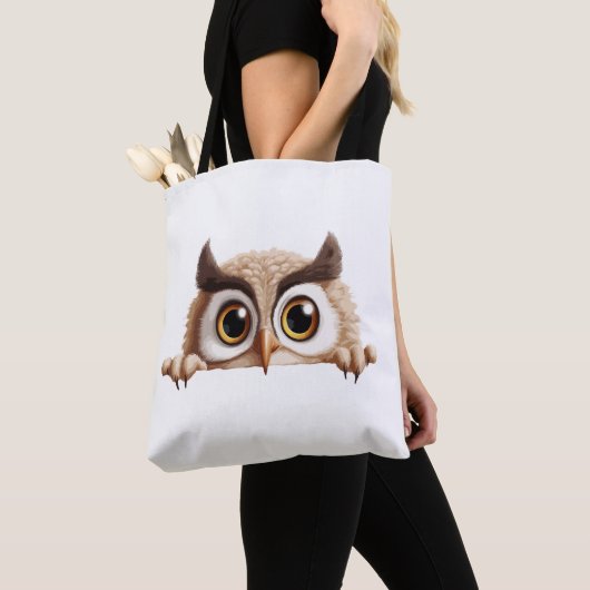 フクロウが可愛い動物おもしろいアニメを覗き込む トートバッグ (クローズアップ)