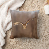 フクロウが地面に潜る クッション (ブランケット)