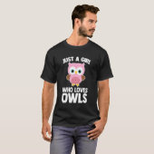 フクロウが大好きな女の子 – フクロウおもしろい恋人かわいい Tシャツ (正面フル)