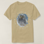 フクロウが常にここにいる – 森の鳥野生動物フクロウの芸術 Tシャツ (デザイン正面)