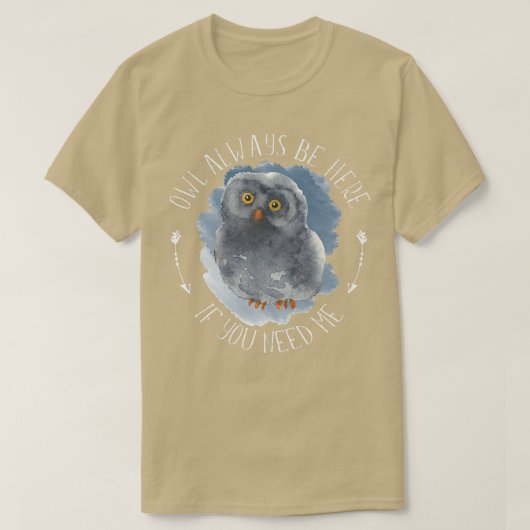 フクロウが常にここにいる – 森の鳥野生動物フクロウの芸術 Tシャツ (デザイン正面)