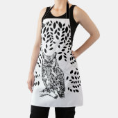 フクロウが暗い下に座葉る エプロン (インサイチュ)