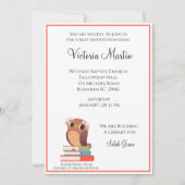 フクロウが本の赤ちゃんシャワーを持ってくる招待状 招待状 (正面)