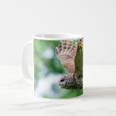 フクロウが飛んでいる間 コーヒーマグカップ (正面左)