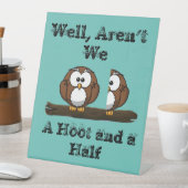 フクロウが鳴き声を上げて商売に 台座サイン (インサイチュ)