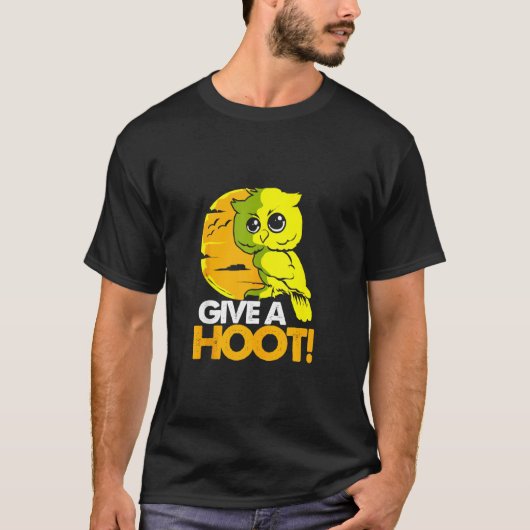フクロウが鳴く Tシャツ (正面)