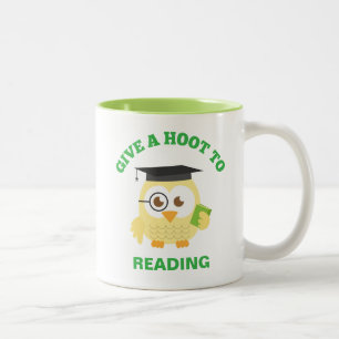 フクロウのかわいいデザインで読書を応援 ツートーンマグカップ