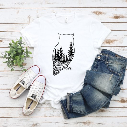 フクロウのシルエットと森林の風景 Tシャツ