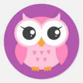 フクロウのステッカー – 紫色の背景にキュートなピンクのフクロウ ラウンドシール (正面)