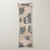 フクロウのパターンと素朴木材 ボディピロー (裏面 (縦))