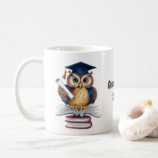 フクロウのパーソナライズされた卒業 コーヒーマグカップ (ドーナツ)