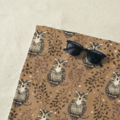 フクロウの図解入りの、写真付きの木地模様 ビーチタオル (インサイチュ)