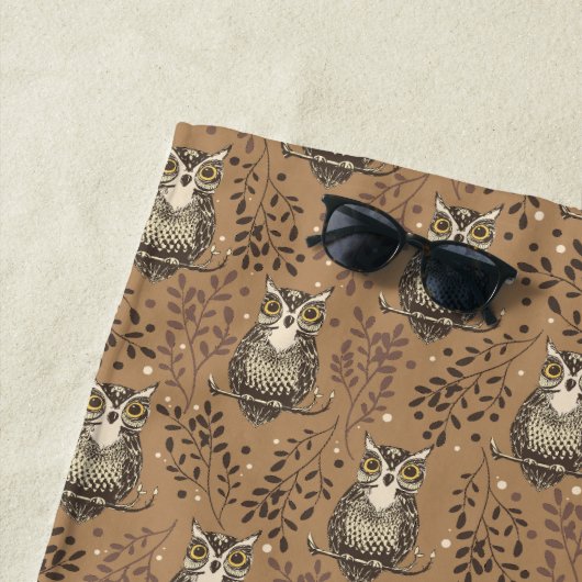 フクロウの図解入りの、写真付きの木地模様 ビーチタオル (インサイチュ)