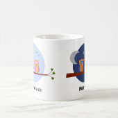 フクロウの夜と日のカスタム文字かわいい コーヒーマグカップ (中央)