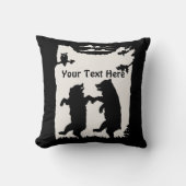 フクロウの木の下に黒いクマの踊り クッション (正面)