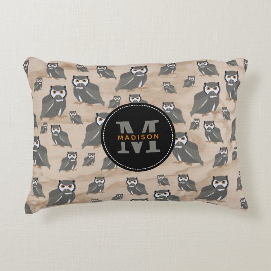 フクロウの柄と木素朴モノグラム アクセントクッション (正面)