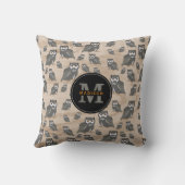 フクロウの柄と木素朴モノグラム クッション (裏面)