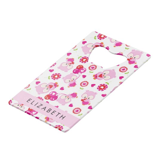 フクロウの柄、かわいいフクロウ、ピンクのフクロウ、お名前 クレジットカード栓抜き (正面アングル)