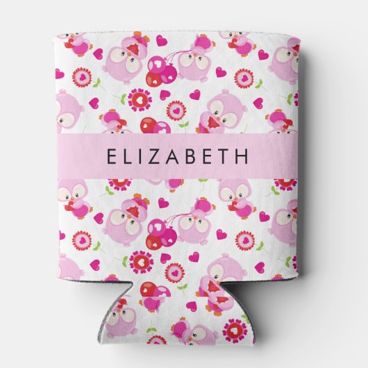 フクロウの柄、かわいいフクロウ、ピンクのフクロウ、お名前 缶クーラー (裏面)