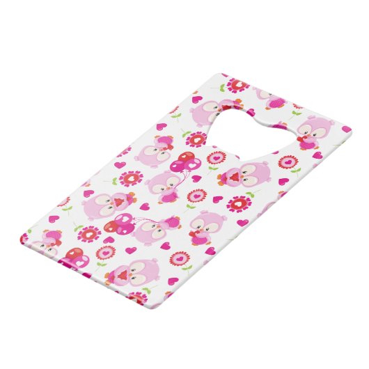 フクロウの柄、かわいいフクロウ、ピンクのフクロウ、ハート クレジットカード栓抜き (正面アングル)