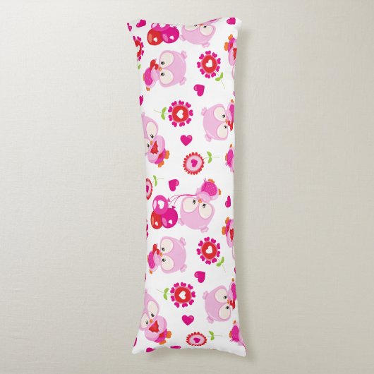 フクロウの柄、かわいいフクロウ、ピンクのフクロウ、ハート ボディピロー (正面縦)