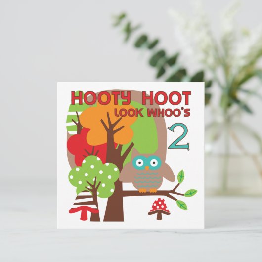 フクロウの第2誕生日のTシャツおよびギフト カード (スタンド正面)