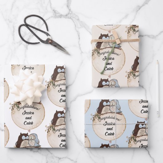 フクロウの結婚おめでとう 名前を追加 かわいい3 ラッピングペーパーシート (正面)