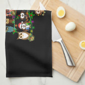 フクロウの贈り物 フクロウ|パインクリスマスシーズン キッチンタオル (四つ折り)