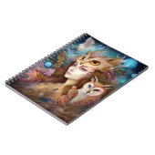 フクロウの超現実的なファンタジーアートの女性 ノートブック (左側)