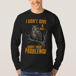 フクロウの面白いデザイン "あなたの問題なんてフンでもないわ " Tシャツ