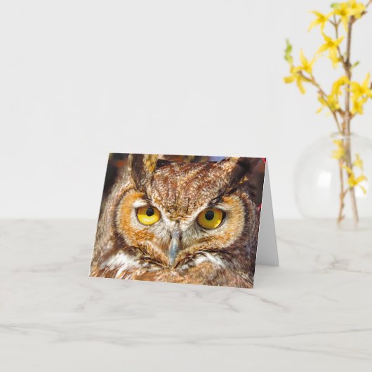 フクロウの頭 – 目素晴らし(角フクロウ) カード (黄色い花)