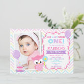フクロウの1歳の誕生日パーティーの写真招待状 女の子 ピンク 招待状 (スタンド正面)