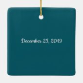 フクロウはいつもクリスマスの飾りを愛する セラミックオーナメント (裏面)