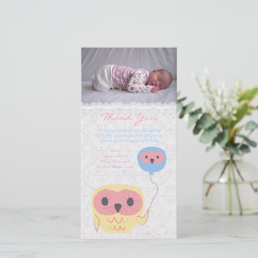 フクロウはノートの女の赤ちゃんの写真カードテンプレート感謝していしています サンキューカード (スタンド正面)