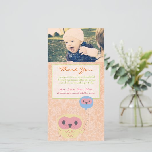 フクロウはノートの女の赤ちゃんの写真テンプレート感謝していしています サンキューカード (スタンド正面)