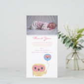 フクロウはノートの女の赤ちゃんの写真テンプレート感謝していしています サンキューカード (スタンド正面)