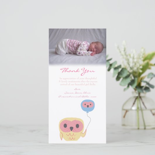 フクロウはノートの女の赤ちゃんの写真テンプレート感謝していしています サンキューカード (スタンド正面)