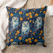 フクロウはフローラの背景、花、葉類、暗い。 クッション (ブランケット)