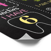 フクロウピンクの最初の誕生日の黒板の看板 ポスター (角)