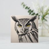 フクロウポートレート – 木炭スケッチ 招待状 (スタンド正面)