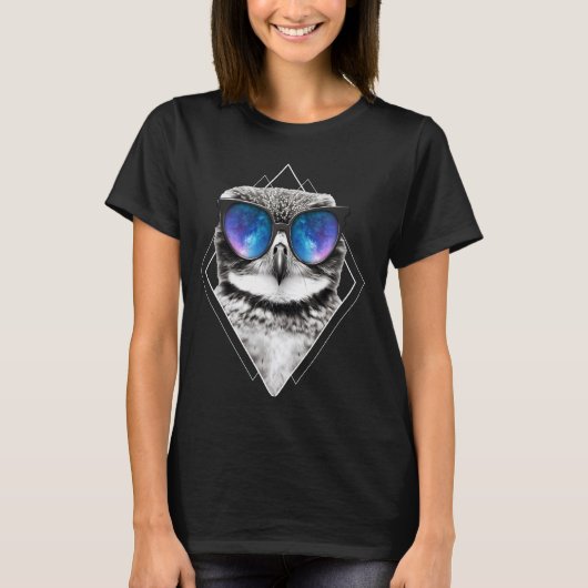 フクロウ宇宙グラス銀河系サングラスフクロウミーム Tシャツ (正面)