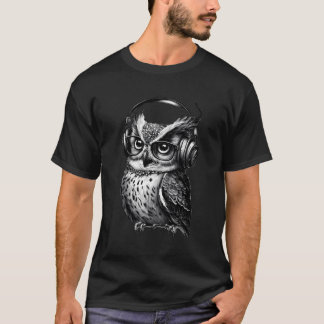 フクロウ愛好家の眼鏡とヘッドフォン付きフクロウ Tシャツ